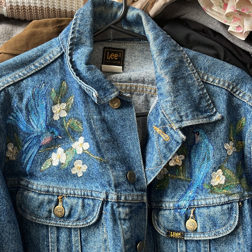 Vintage 80’s Lee hand painted denim trucker jacket birds. M - Picture 2 of 6